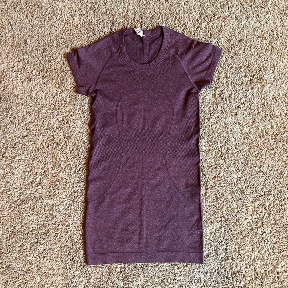 Lululemon Swiftly Tech Short Sleeve Crew Top Heathered Bordeaux Drama Size 2 - Picture 8 of 15